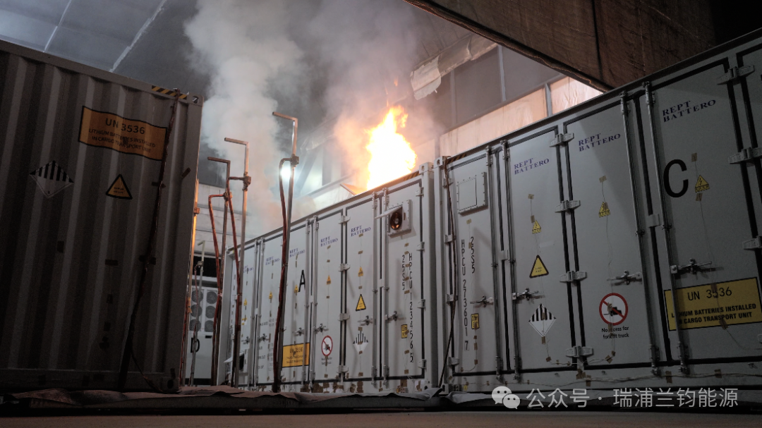 攀登储能安全新高度！g22恒峰储能产品通过大规模火烧测试